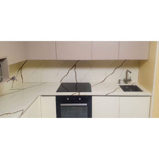 Столешница из кварцевого агломерата и стеновые панели Etna Quartz Sofita Beige